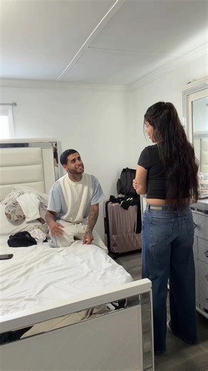 Le digo que me identifico como un perro🤣 | I Identify As A Dog