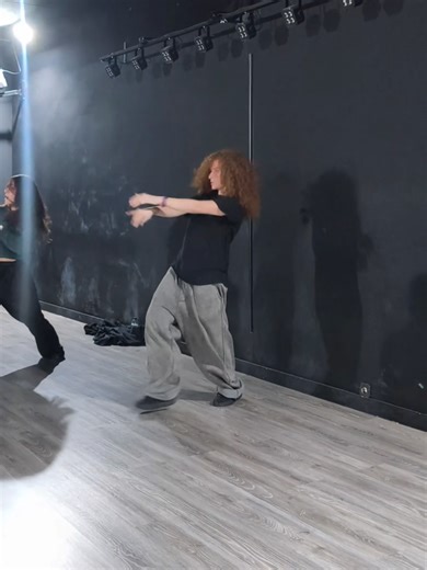 Estrenando con una de @jose ballesteros en @Connection Dance Center 🫵🫵 #parati #dance #coreografia #dancer