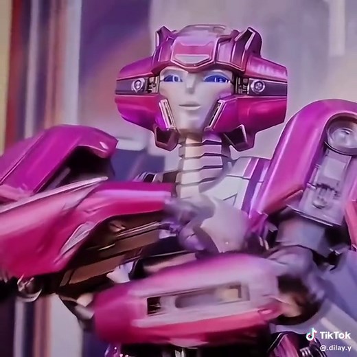 Transformers One: Elita-1 y Shockwave en Acción
