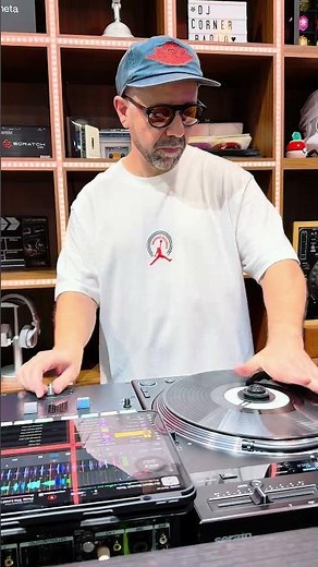 Scratching without needles 👀🔥 #scratch #dj #djay #algoriddim #turntable #scratchdj #pioneercrss12