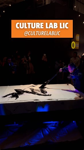 We visited @culturelablic , a Best of the Boro winner and a cornerstone of Queens’ arts scene, for the opening night of their newest exhibit 🏆🎨 The gallery was buzzing as guests explored a collection that blends contemporary Chinese art with modern techniques, offering a space where artists, neighbors, and first-time visitors could connect over creativity. During the evening, we watched artist Wang Houtang create live on-site, an unforgettable glimpse into the artistic process, while live musi