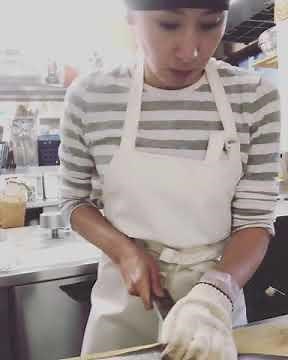 【動く女将】 生きたうなぎ のさばき方