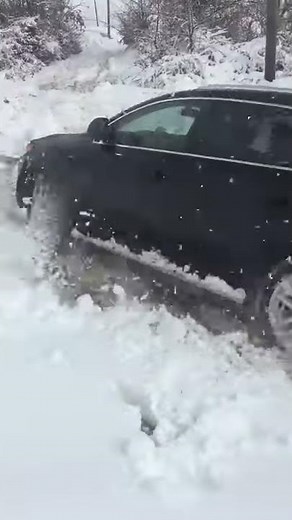 audi Q7 quattro in deep snow. offroad test