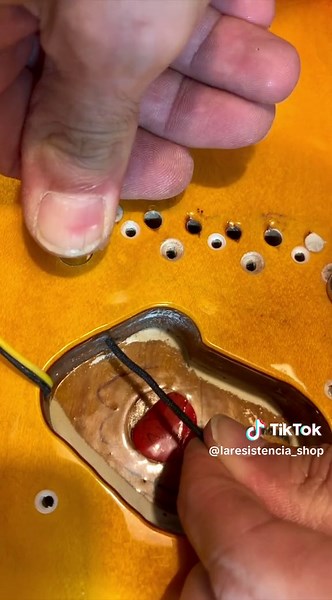 @bigsby B5 installation on a @fender Telecaster #guitartech #luthier #guitar #guitarrepair #bcn #reparaciondeguitarra #fender #guitarmod #bigsby