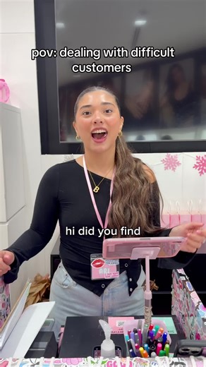 How to Handle Difficult Customers While Shopping