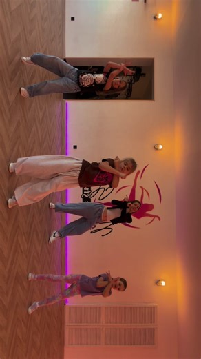 ✨✨✨ @asia_ruta dc: @BoBoDanceStudio #goldendance #kpopdemonshunters