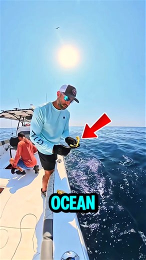 This Man Fishing Using Banana Peel Bait... (@wenybar)