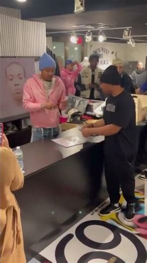 The new album "Lil Herb" by G Herbo is out now! Mr. Diplomat received some autographed vinyl copies.