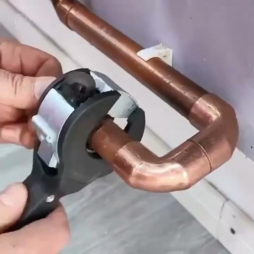 Ratchet Tube Cutter - Versatile Hand Tool for Copper, Aluminum, Iron