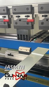 Press brake tools manufacturer -Stepped Adjustable Press Brake Dies Multiple Heights for Greater Flexibility Email: jasmyn@gunnarpress.com Whatsapp:⁨ 86 183 1550 8017 🔷.The die features several working surfaces at different heights (steps), allowing operators to choose the appropriate step according to the bending requirement. 🔷.This enables quick switching between heights without changing the die, saving time during setup. 🔷.Suitable for Various Material Thicknesses and Bending Angles #press