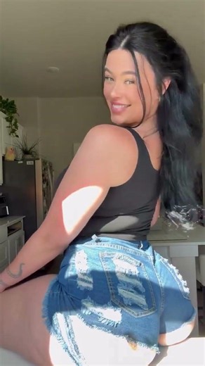 Hot Blonde oily ass Twerking 🍑🥵