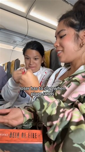 LOSER HAS TO CLAP WHEN THE PLANE LANDS!! ❤️😍 #plane #holiday #challenge #landing #airport #game #fun