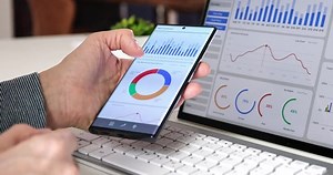 clip-1099695779-kpi-dashboard-data-analytics-on-business-laptop