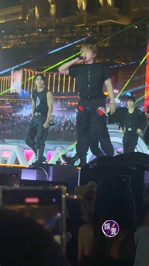 韓國超人氣男團Stray Kids現身 #TMA 頒獎禮，台下粉絲勁high。#StrayKids #娛壹 | 娛壹