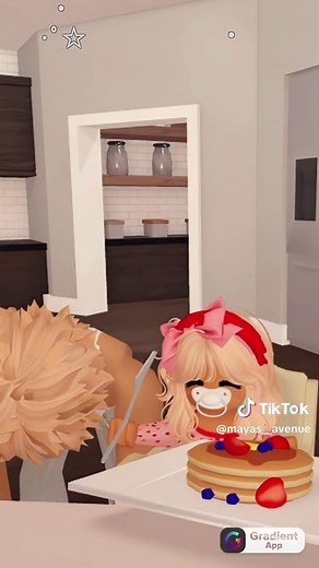 Berry Avenue Family Stories: Maya's Roblox Adventures