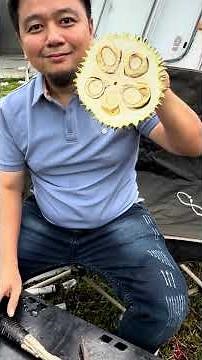 The Easy and Fast Way to Peel Durian by Chance