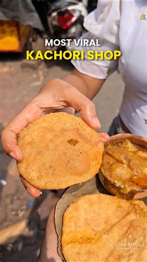 Viral Kachori Sabji Near Sealdah 😍 | Best Kolkata Breakfast Spot You Must Try! 🥟🔥