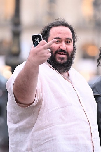 Oussama Ammar: Le Manoir et ses Mystères à Paris