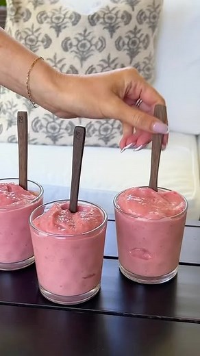 Ashley and Taylor Johnston | PERFECT smoothie recipe for spring🥭💛🌸🍓 This is our RED RASPBERRY SMOOTHIE straight from our cookbook SMOOTH LIFE! Comment “spring” and... | Instagram