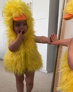 Little girl wears a duck costume and our hearts are melting!😍 | MetDaan DIY