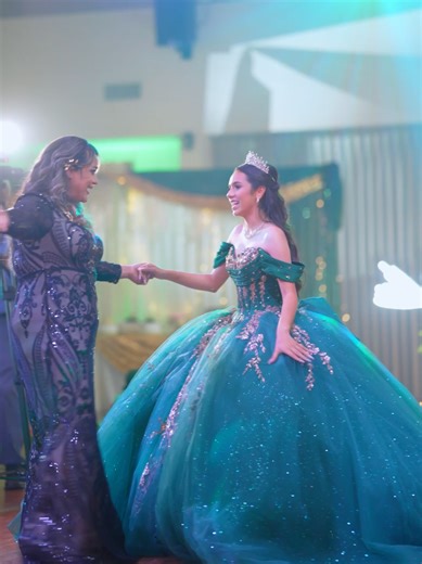 Brisa's mother and daughter dance 💞 El baile de Brisa con su mama #fyp #parati #xyzbca #fypシ #quinceañera