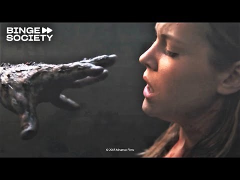 In the monster's lair - Venom (2005)