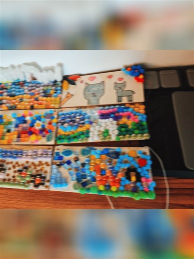 🎨✨ Warsztaty mozaikowe – kawałek po kawałku Kolor po kolorze, element po elemencie. Podczas warsztatów dzieci tworzyły własne mozaiki na drewnie, ucząc się cierpliwości, doboru kolorów i kompozycji. Skupienie, kreatywność i ogromna satysfakcja z efektu końcowego 💚 Tak powstają małe dzieła sztuki w Alpakaro 🦙