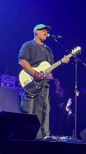 Israel Houghton Sings “Moving Forward” at Detroit Gospel Legends DMV Show