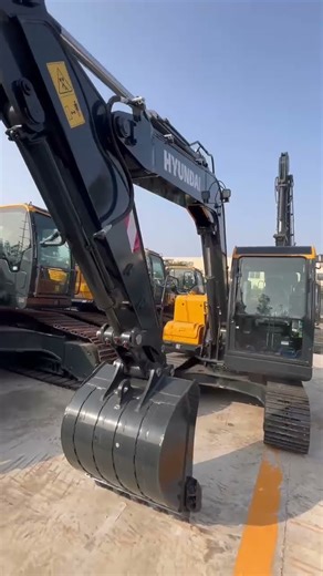 HYUNDAI HX80 Crawler Excavator