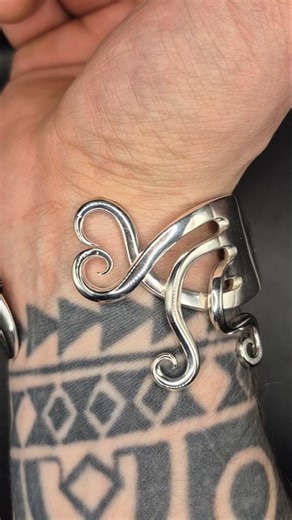 Watch me craft a unique yet stunningly beautiful bracelet using a vintage fork ✨️ #handmade