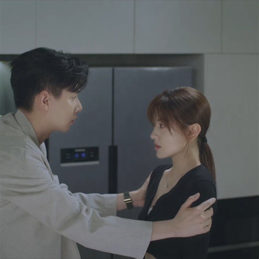 313K views · 9.1K reactions | The wife couldn't stand her husband keeping his ex-wife's token of love, and broke up with him 妻子受不了丈夫留着前妻的定情信物，终于提出分手 Drama：Men in love 珞Welcome to click and watch‍♂ #请和这样的我恋爱吧 #Meninlove #Chinesedrama #hotdrama | 喵喵煲剧 | Facebook