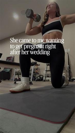 She came to me wanting to get pregnant right after her wedding (in 6 months). Her periods were painful. Her cycles were on the shorter end. She already ate “clean” and was very health conscious. She wanted to feel her best on her wedding day and walk straight into trying to conceive with confidence instead of anxiety. Here’s what I told her to start doing right now 👇🏼 1. Nourish her body with not just what she’s eating but how she’s eating and how often. To ensure she’s getting enough necessar
