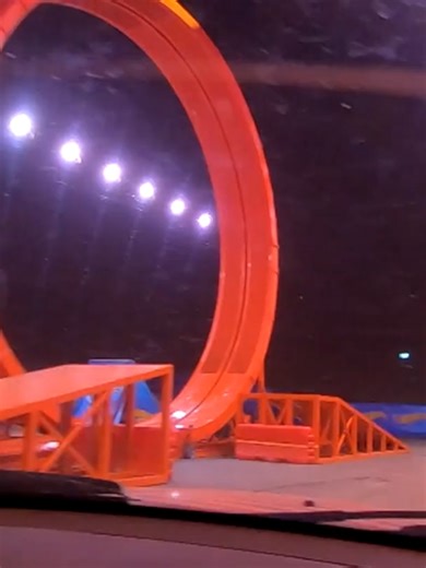 Liefhebbers van snelle wagens en coole tricks kunnen dit weekend hun hartje ophalen tijdens de Hot Wheels Stunt Show in de AFAS Dome (het Sportpaleis). Dat de chauffeurs er zin in hebben, konden wij gisteren zelf ervaren tijdens een proefritje... #atvnieuws #hotwheels #hotwheelsstuntshow #stuntshow #stunt @hotwheels @hotwheelsstuntshow