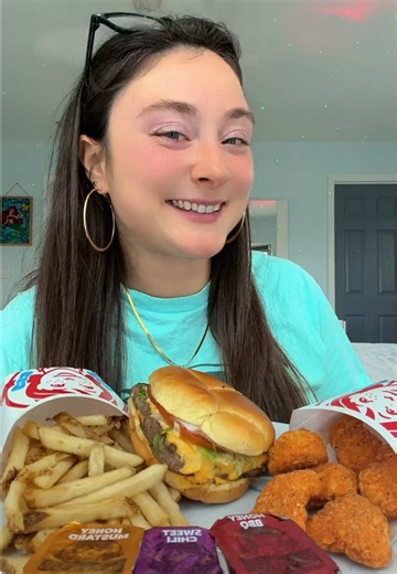 Too Much Sauce on My Wendy's Cheeseburger! 🍔🍟