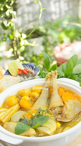 Công thức gà kho sả ớt ngon: - 1 con gà (1.5kg - 2kg) - 1.5L nước dừa - Gia vị: 2g bột gia vị bò kho, 2g bột cari, 10g muối, 10g hạt nêm, 15g đường phèn - 30g hành tím, tỏi - 2 củ cà rốt, 2 củ hành tây, 4 cây sả, 2 trái ớt sừng - Tạo độ sánh: 20 bột bắp, 200ml nước #CKK chúc các bạn làm #GaKhoSaOt #LauGa thành công! | Món Ngon Dễ Làm