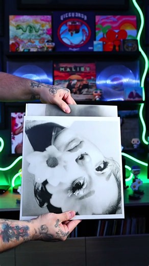 Just got my hands on Ariana Grande’s Target Exclusive edition of petal and had to do a quick unboxin