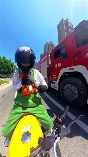 哇，是小熊 #女骑#A星 #消防员