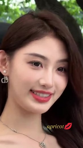 美人モデルが魅せるモーターショーの魅力