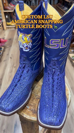 Love this boot ? Call us or message us directly to purchase! American Snapping Turtle Skin Boots in color “Purple” You can always stop by our location! We also offer shipping nationwide! 👢La Hacienda Boot Co.👢 2429 Telephone Rd Houston, Texas 77023 ☎️ 713-514-9939/📱346-510-8311 #lahaciendabootco #custommade #handmade #boot #botas | La Hacienda Boot Co.