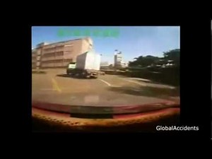 働くクルマのクラッシュ・Crash / CarCrash 衝撃映像特集4 働く車は事故ばかり？