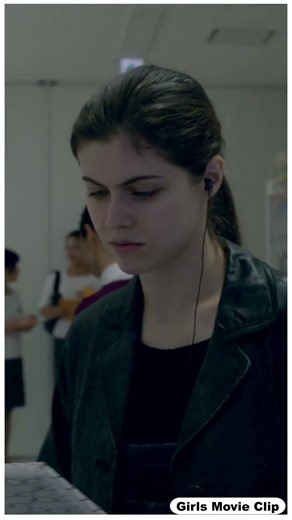 She walks like poetry in motion | Вона ходить, як поезія в русі | Alexandra Daddario