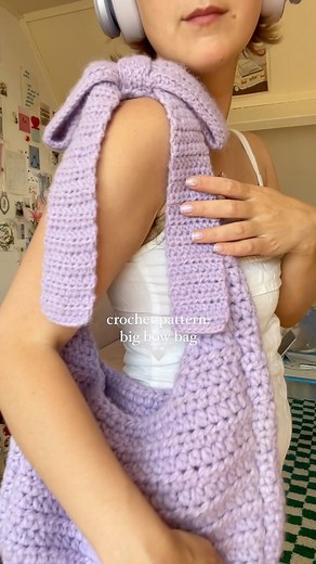 crochet patterns 🏹 devout hand on Instagram: "sending this lilac baby off today ˚₊‧꒰ა 🎀 ໒꒱ ‧₊˚ crochet pattern is linked in bio! i also have a few more slots open for custom bow bags, handmade by me 🏹🧸 #crochet #crochetedbag #crochetpattern #coquette"