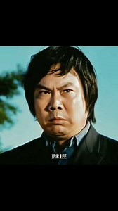 🎬 Emotional Tribute | Bruce Lee & Nora Miao The clip opens with Bruce Lee gently waving goodbye, followed by a sorrowful look on Nora Miao’s face. Moments later, we see Bruce holding her hand—symbolizing a heartfelt farewell. The scene fades into one of Bruce Lee's most powerful quotes: "The key to immortality is first living a life worth remembering." 🐉 This touching sequence captures the emotional depth behind Bruce Lee’s legendary presence and his philosophy of life. It's more than a movie 