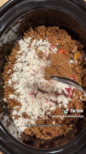 Slow Cooker Chilli Con Carne: A Cozy Meal Recipe