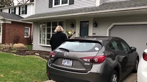 💐 This flower shop in Ohio is making sure their beautiful flowers don't go to waste by handing them out for free to help spread joy to those affected by coronavirus. 💐 | Fox Carolina News