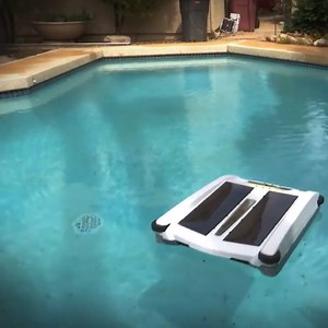 This solar powered pool cleaner does it all! | Genius Club - Asia
