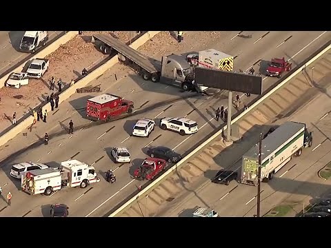 TRAFFIC ALERT HOUSTON: 18-Wheeler Crashes on Westbound 290, Spills Bricks
