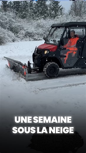 Mosaik Cristal on Instagram: "Nous avons suivi Gaëtan Prenat, agent technique à Hambach, pour le déneigement dans les rues de la commune. Une problématique est arrivée après 6 jours de neige : le sel vient à manquer."