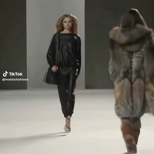 Magdalena Frackowiak Runway Walk for Chloe | Fashion Model Catwalk