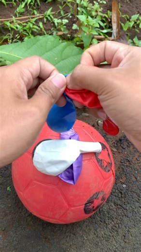 Bola plastik paling enak buat main #football #soccer #tutorial #sepakbola #funny